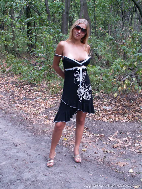Tanned Babe Strips Out of Her Bikini in the Forest – photo 1 of 20