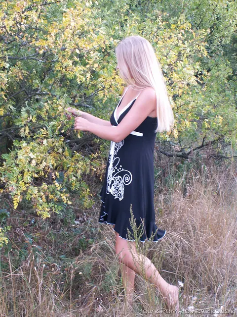 Tanned Babe Strips Out of Her Bikini in the Forest – photo 13 of 20