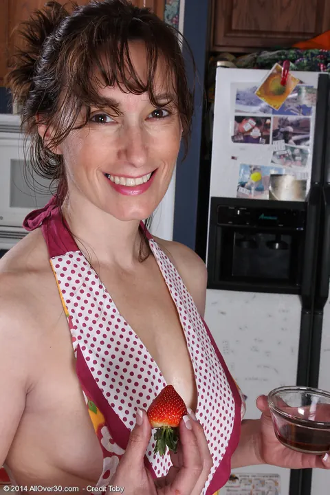 Celeste Carpenter: Thick Mature Brunette Strips Off Her Apron and Toys Her Pussy in the Kitchen – photo 2 of 15