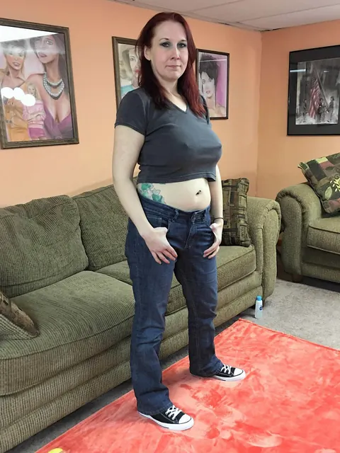 Lia Shayde: Thick Redhead MILF with Big Tits Uses a Toy in Her Pussy – photo 1 of 21