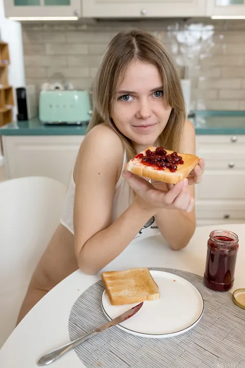 Woman Strips Nude and Spreads Her Pussy – photo 3 of 21