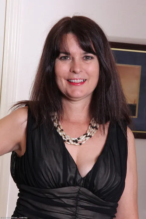 Sherry Lee: Brunette MILF in Lingerie and Skirt Shows Her Body – photo 1 of 21