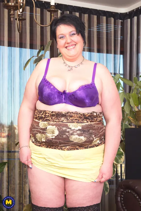 Thick Mature European Uses a Dildo in Stockings – photo 5 of 21