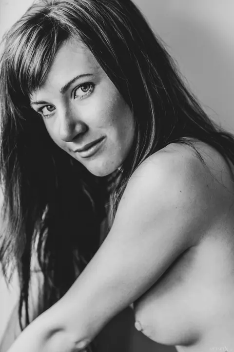 Lauren Crist: Czech Brunette Undresses and Fingers Her Pussy – photo 21 of 21