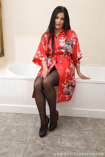 Thick Brunette Strips Off Her Lingerie and Heels in the Bathroom