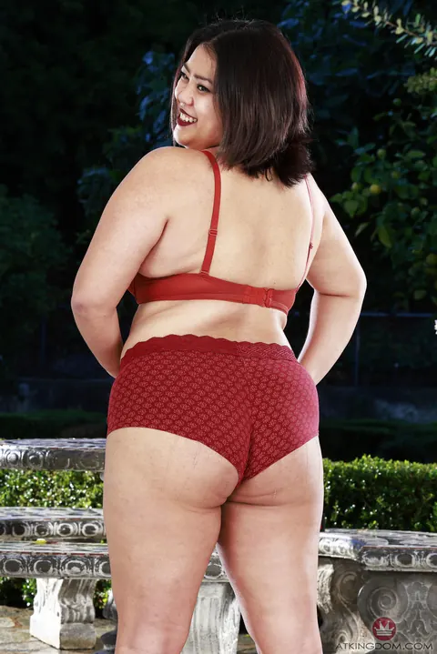 Asian BBW Undresses Outdoors Showing Her Hairy Pussy – photo 2 of 21