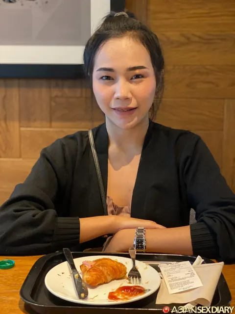 Tall Slim Asian Babe with Short Hair Fucks in a Hotel – photo 2 of 21