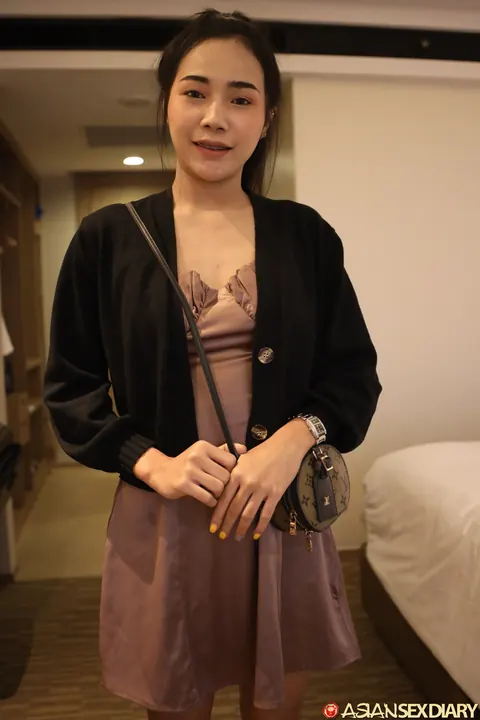 Tall Slim Asian Babe with Short Hair Fucks in a Hotel – photo 5 of 21