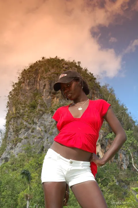 Ebony Babe Strips Out of Her Shorts for Anal Outdoors – photo 1 of 16