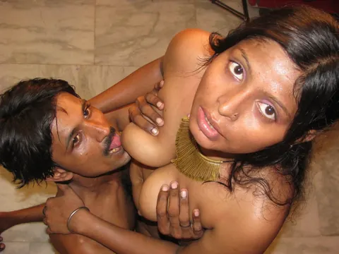 Indian MILF Undresses and Gets Her Pussy Licked Before Sex – photo 3 of 13