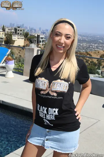 Jessica Jones – Blonde in Glasses Kisses Black Partner Outdoors Before Sex