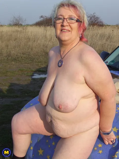 BBW in Lingerie and Glasses Masturbates Outdoors – photo 19 of 20