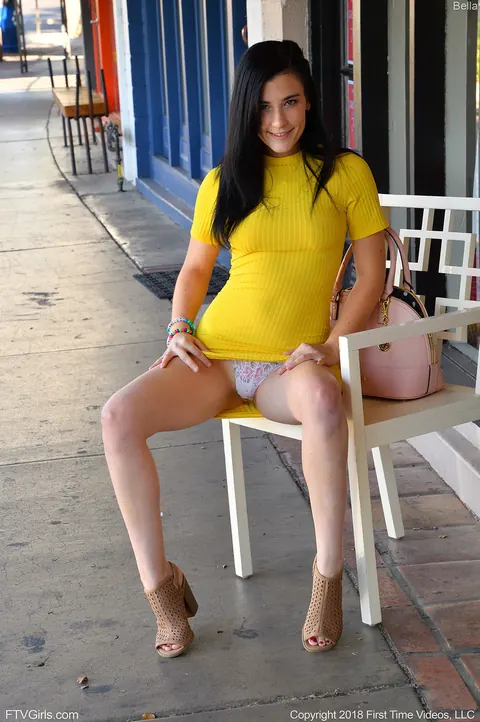 Jenna Reid: Brunette PAWG Flashes Her Ass and Pussy Outdoors – photo 2 of 21