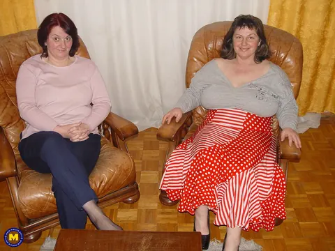 Mature Curvy Women Finger and Lick Hairy Pussies – photo 1 of 20