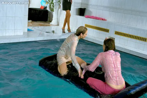 Amanda Vamp: Blonde PAWG and Busty Brunette Pose in the Pool – photo 13 of 16