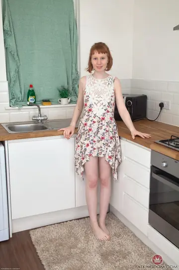 Bonni Belle – Petite Redhead Strips and Spreads Her Hairy Pussy in the Kitchen
