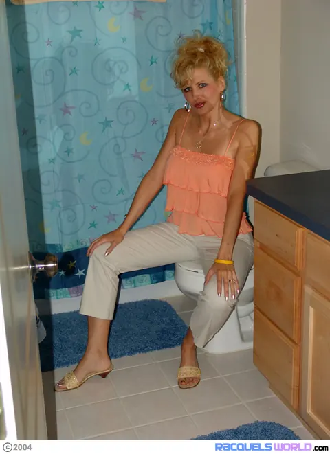 Racquel Devonshire: Blonde MILF Flaunts Her Tan Lines and Sucks Cock – photo 4 of 16
