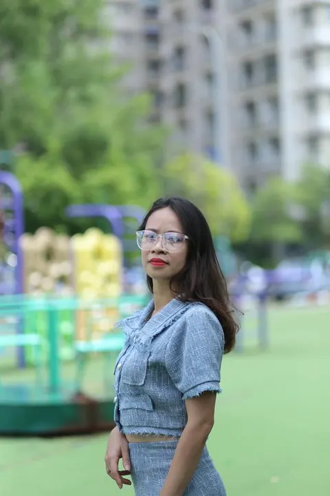 Petite Asian Woman in Glasses Poses Outdoors – photo 9 of 21