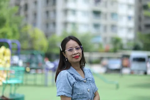 Petite Asian Woman in Glasses Poses Outdoors – photo 3 of 21