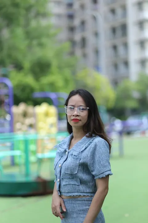 Petite Asian Woman in Glasses Poses Outdoors – photo 8 of 21