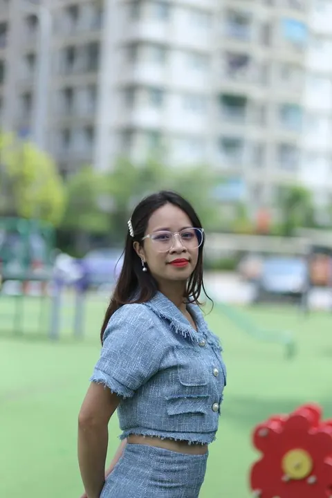 Petite Asian Woman in Glasses Poses Outdoors – photo 20 of 21
