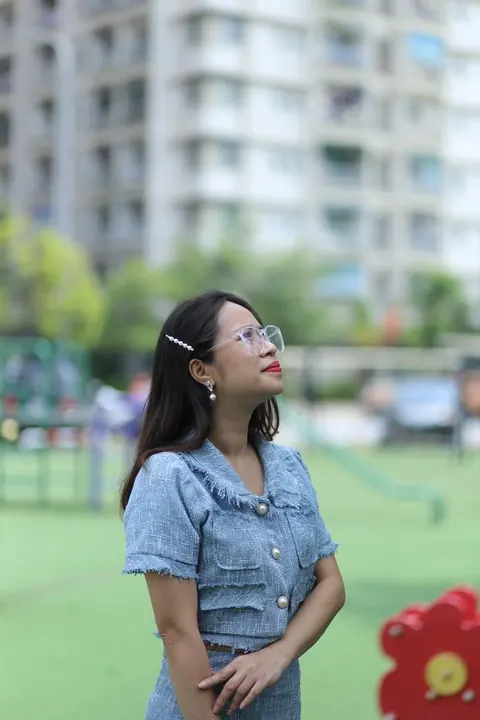 Petite Asian Woman in Glasses Poses Outdoors – photo 6 of 21