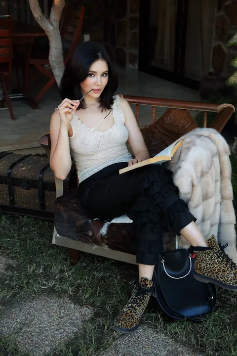 Black-Haired Babe in Glasses and Boots Spreads Her Shaved Pussy – photo 5 of 20