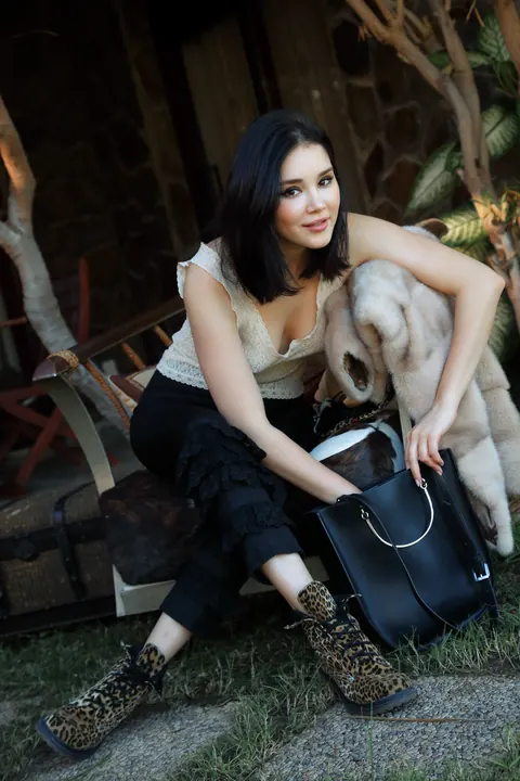 Black-Haired Babe in Glasses and Boots Spreads Her Shaved Pussy – photo 4 of 20