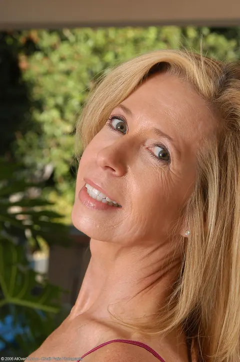 Marie Kelly: Blonde MILF with Small Natural Tits Poses in the Garden – photo 3 of 20