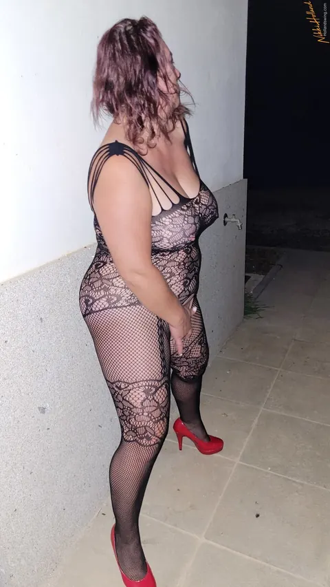 Nikki Holland: Mature Curvy Blonde Undresses and Spreads in a Swing – photo 10 of 15