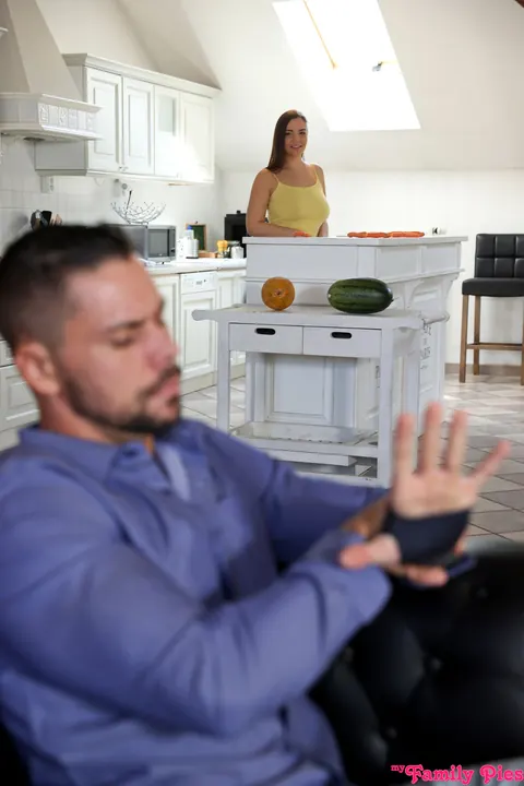 Sofia Lee: BBW Takes a Creampie After Kissing Her Partner – photo 2 of 20