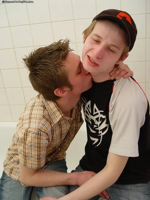 Guy Strips and Strokes Until He Cums – photo 1 of 21