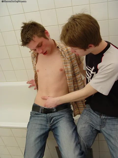 Guy Strips and Strokes Until He Cums – photo 2 of 21