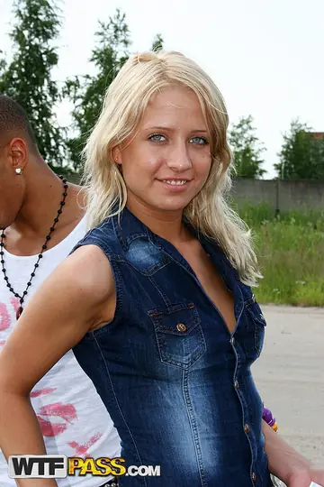 Blonde in Jeans and High Heels Takes Anal and Cum in Mouth Outdoors