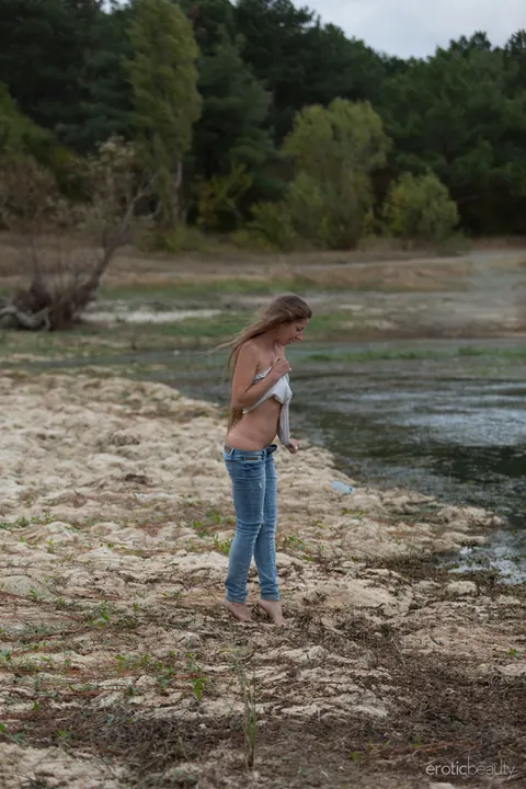 Mika A: Thick Brunette Strips Out of Her Jeans on the Beach – photo 8 of 16