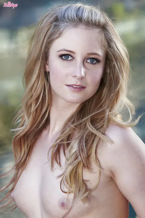 Tatum Woods: Blonde Strips Out of Her Bikini and Spreads Her Shaved Pussy Outdoors – photo 16 of 16