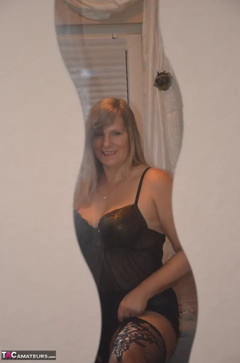 Sweet Susi: Thick Blonde MILF Spreads Her Legs in Lingerie and Stockings – photo 3 of 20