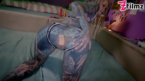 Anuskatzz: Heavily Tattooed Blonde Takes Anal While Fingering in Lingerie – photo 2 of 15