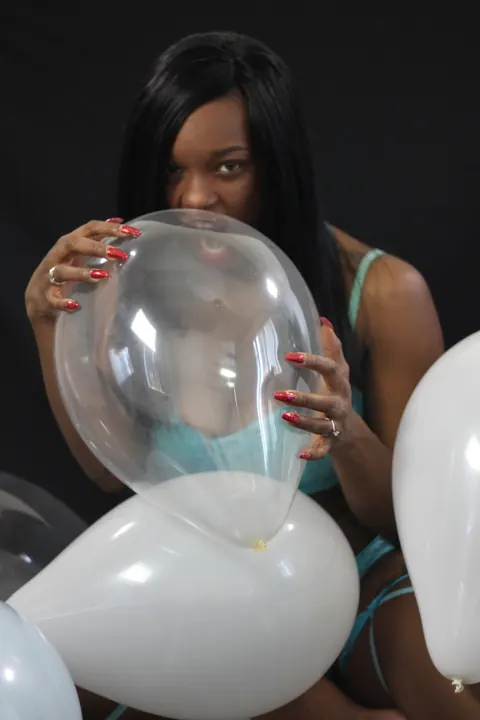 Kassey Starr: Busty Ebony Woman Shows Her Cleavage While Posing with Balloons – photo 6 of 15