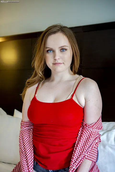 River Fox: Thick Brunette Strips Nude and Spreads Her Legs – photo 3 of 20