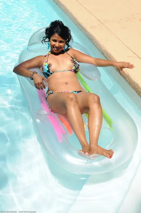 Skky: Ebony MILF Strips Out of Her Bikini and Spreads Her Pussy Poolside – photo 2 of 21