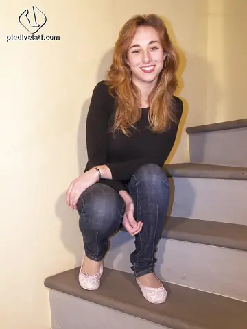 PAWG in Jeans Spreads and Shows Off Her Feet