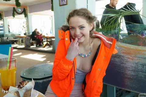 Faina Bona: Blonde Beauty Poses in Her Outfit After Ice Skating – photo 10 of 13
