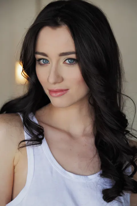 Zsanett Tormay: Skinny Hungarian Brunette Spreads Her Shaved Pussy – photo 2 of 21