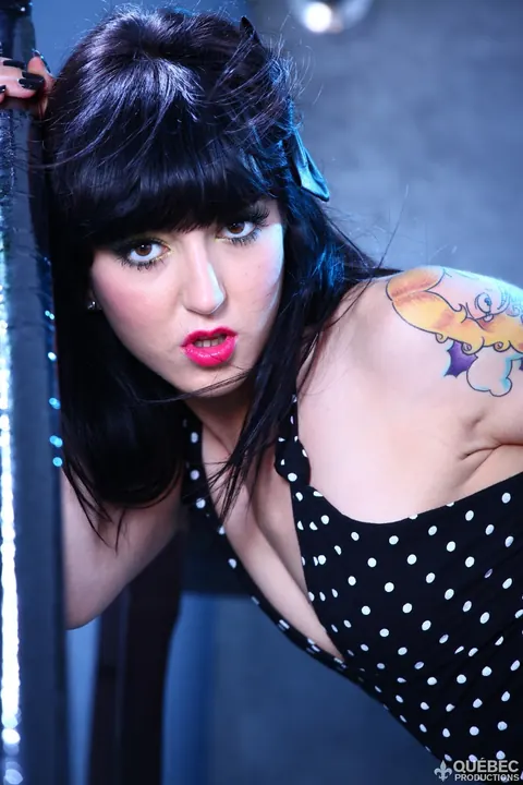 Hellizabeth Queen: Pale Brunette with Small Natural Tits Fingers and Spreads Wide – photo 21 of 21
