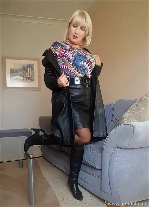 Lorna Blu: British Blonde MILF in Lingerie Spreads Her Big Ass – photo 6 of 19