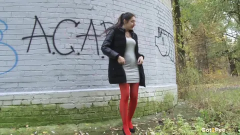 Diana Sweet: Brunette Peels Down Her Pantyhose to Pee Behind a Building – photo 2 of 15