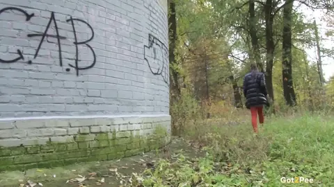 Diana Sweet: Brunette Peels Down Her Pantyhose to Pee Behind a Building – photo 15 of 15