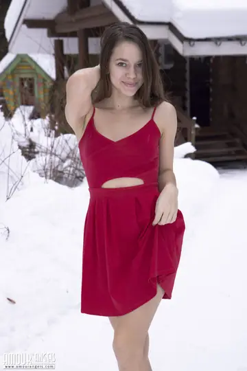 Thick Brunette Lifts Her Skirt and Spreads Her Pussy on Snowy Ground