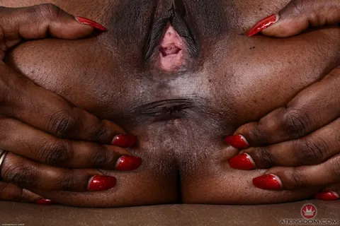 Bella Dahl: Thick Ebony Brunette Bares Her Big Ass and Trimmed Pussy – photo 13 of 21